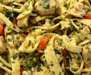 Pasta med laks og spinat